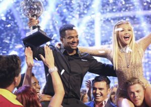 ‘Carlton Banks’ ganó el ‘Dancing with the Stars’ y mira de qué forma lo felicitó Will Smith (FOTO/VIDEO)