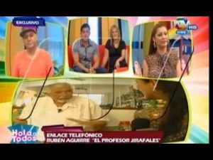 Conductor de Tv pasa bochornoso momento frente al profesor ‘Jirafales’ (VIDEO)