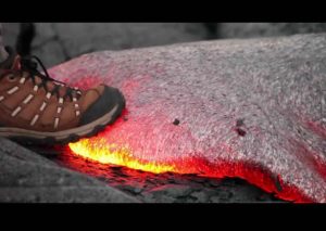 Mira qué sucede cuando caminas sobre lava (VIDEO)
