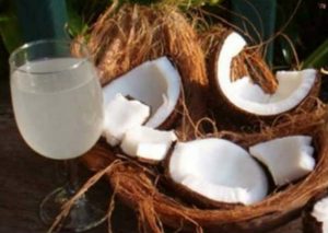 5 beneficios de beber agua de coco