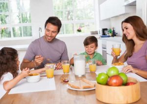¿Por qué es tan importante desayunar en las mañanas?