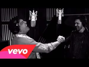 Juan Gabriel y Juanes cantan juntos ‘Querida’ (VIDEO)