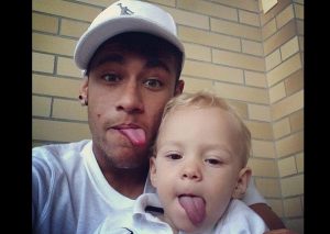 Neymar entrena a su hijo para que siga sus pasos (VIDEO)
