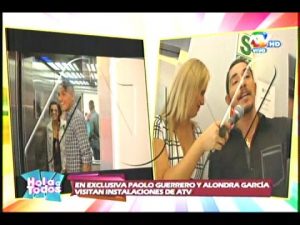 Paolo Guerrero y  Alondra García Miró llegaron a Lima de sorpresa (VIDEO)