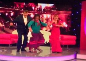 Paisana Jacinta reaparece bailando con Magaly Medina y Alan García (VIDEO)