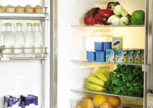 Conoce los 4 alimentos que no debes guardar en la refrigeradora