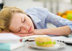 5 tips para evitar el sueño después de comer (FOTOS)