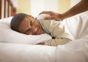 ¿Dormir poco hace daño a la salud? Investigación revela que dormir mucho también