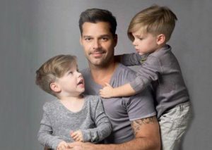 ¡Muy tierno! Ricky Martin recuerda el primer baño de uno de sus hijos (FOTO)