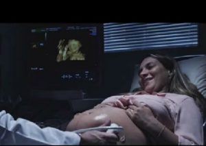 ¡Conmovedor! Mira cómo esta madre invidente logra “ver” a su hijo en su vientre (VIDEO)