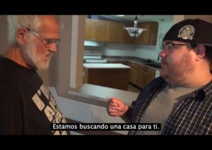 ¡Conmovedor! Esta es la reacción de un padre cuando su hijo le regala una casa (VIDEO)