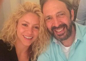 Shakira tuvo curioso percance con Juan Luis Guerra