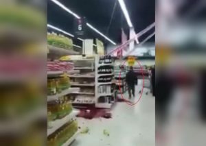 Aprovechó el pánico durante terremoto en Chile y se robó un vino (VIDEO)