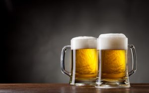 Atención caballeros: Beber cerveza ayudaría ¿a salvar sus matrimonios?
