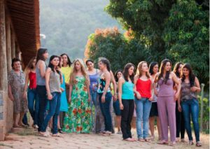Este es el pueblo brasileño habitado por bellas mujeres que piden hombres (VIDEO)