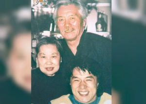 Esta es la increíble historia de amor de los padres de Jackie Chan