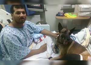 Facebook: Soldado y su perro fueron heridos y ahora son atendidos en el mismo hospital
