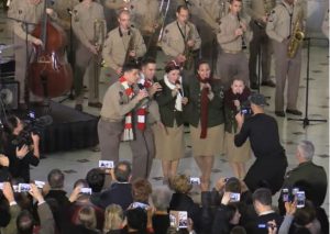 YouTube: La banda de la Fuerza Aérea estadounidense sorprendió con canción navideña