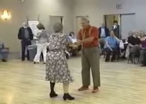 YouTube: Pareja de ancianos dejaron con la boca abierta a todos con número de baile