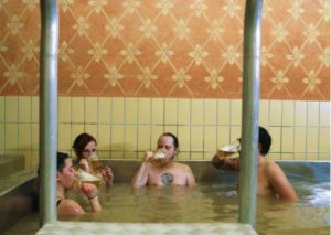YouTube: En Austria puedes bañarte en una piscina de cerveza, ¿te animas?