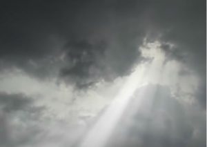 YouTube: En México se escuchan trompetas apocalípticas y se abre el cielo en dos