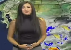 YouTube: ‘Chica del clima’ viste leggins y enseña más de la cuenta