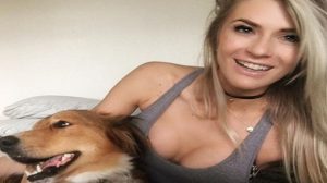 YouTube: Sexy youtuber mostró partes íntimas durante transmisión en vivo -VIDEO