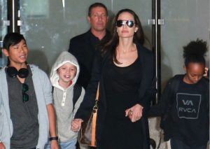 Angelina Jolie: Conoce a los 12 niños que ‘adoptó’ y ayudó a tener mejor vida (FOTOS)