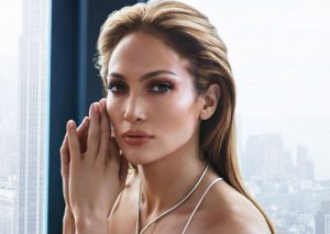 Jennifer Lopez seduce con escote de infarto en Instagram (FOTO)