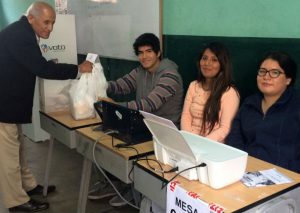 Elecciones 2016: Electores agradecieron tiernamente a miembros de mesa (FOTOS)