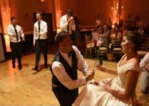 Facebook: Así sorprendieron los padrinos de boda a una novia – VIDEO