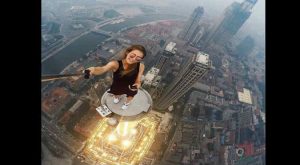 Instagram: Conoce a la mujer que se toma las selfies más peligrosas