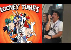 YouTube: Auxiliar de vuelo  dio  instrucciones al estilo de los ‘Looney Tunes’