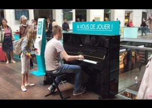 Facebook: Tocó en un piano público y cautivó a todos con esta música criolla – VIDEO
