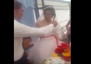 YouTube:  Matrimonio fue interrumpido por un hecho insólito