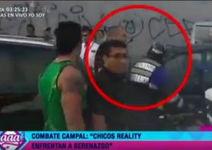 ¡No es bacán! Combatientes se enfrentaron a Serenazgo en plena calle – VIDEO