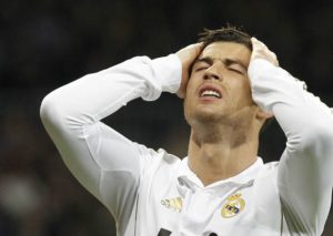 El gol que falló Cristiano Ronaldo luego de recibir el Balón de Oro – VIDEO