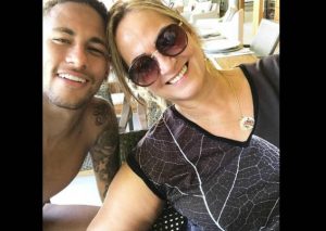 Neymar disfruta de sus vacaciones en Brasil