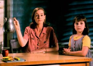 ¿Recuerdas a la maestra Miel de la película Matilda? Mira cuánto ha cambiado