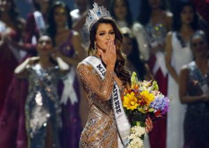 Miss Universo 2017 se luce sin maquillaje y se vuelve viral – VIDEO