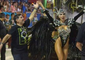 Maradona bailó hasta abajo en carnaval de Argentina – VIDEO