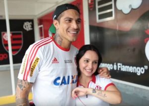 La fanática que se tatuó el nombre de Paolo Guerrero – VIDEO