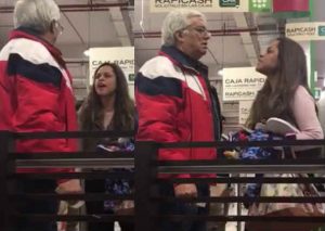 ¡Cuidado! Mujer agrede a hombre mayor en pleno supermercado  – VIDEOS