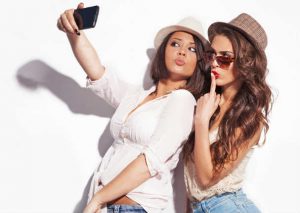 ¡Alerta! ¿Te tomas muchas ‘selfies’? Podrías sufrir esta enfermedad