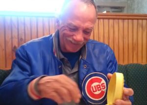 Viral: Mira la reacción de este hombre al enterarse que será abuelo (VIDEO)
