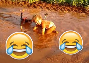 Viral: Alégrate el día viendo a este tierno niño nadando en lodo (VIDEO)