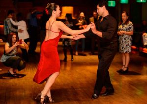 ¿Sabías que bailar salsa te vuelve más inteligente? (VIDEO)