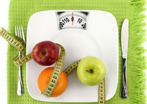 Estas son las 5 frutas que te ayudarán a bajar de peso