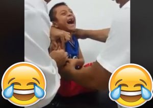 Mira la reacción de este niño al ser vacunado por primera vez ¿Le duele o le da cosquillas?