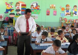 Reniec da curioso anuncio y revela que solo hay 8 ‘Profesores’ en el Perú